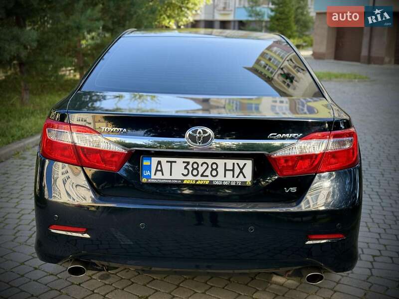 Седан Toyota Camry 2013 в Ивано-Франковске