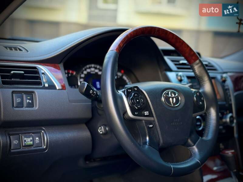 Седан Toyota Camry 2013 в Ивано-Франковске