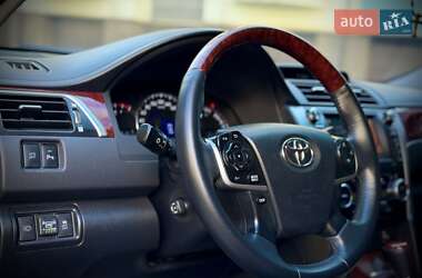 Седан Toyota Camry 2013 в 