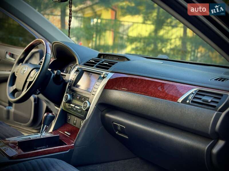 Седан Toyota Camry 2013 в Ивано-Франковске
