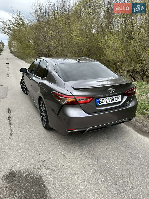 Седан Toyota Camry 2019 в Тернополе