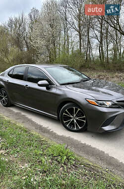 Седан Toyota Camry 2019 в Тернополі