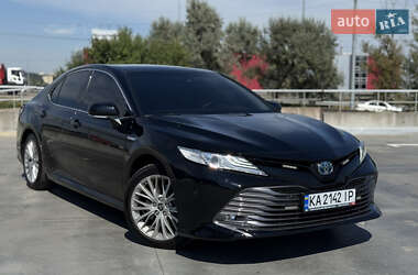 Седан Toyota Camry 2020 в Києві