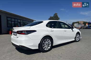 Седан Toyota Camry 2021 в Волочиську