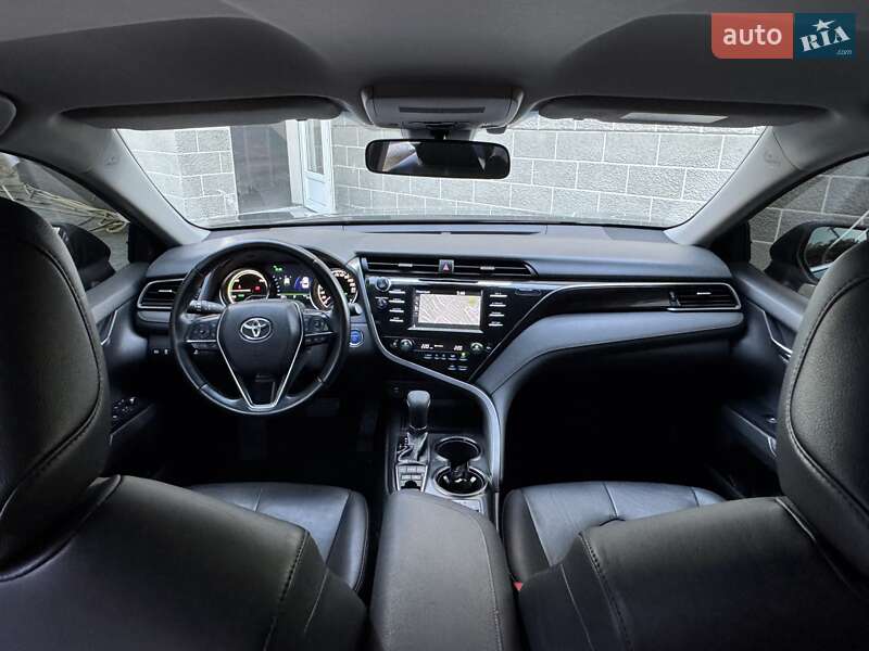 Седан Toyota Camry 2019 в Дніпрі