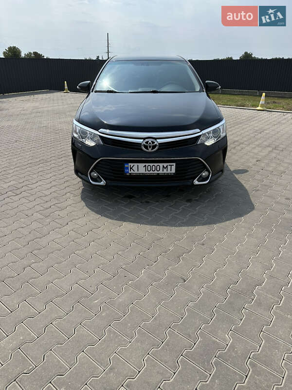 Седан Toyota Camry 2016 в Кагарлику
