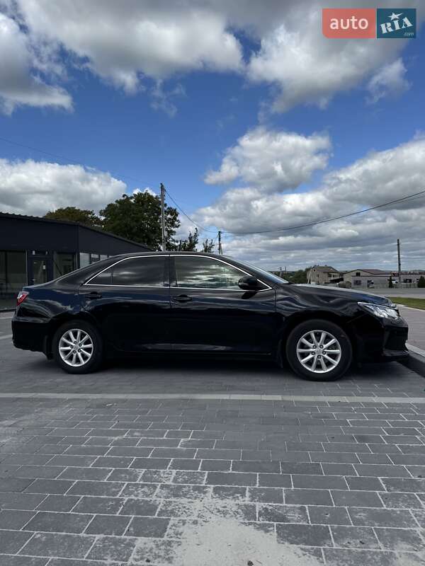 Седан Toyota Camry 2016 в Мостиській