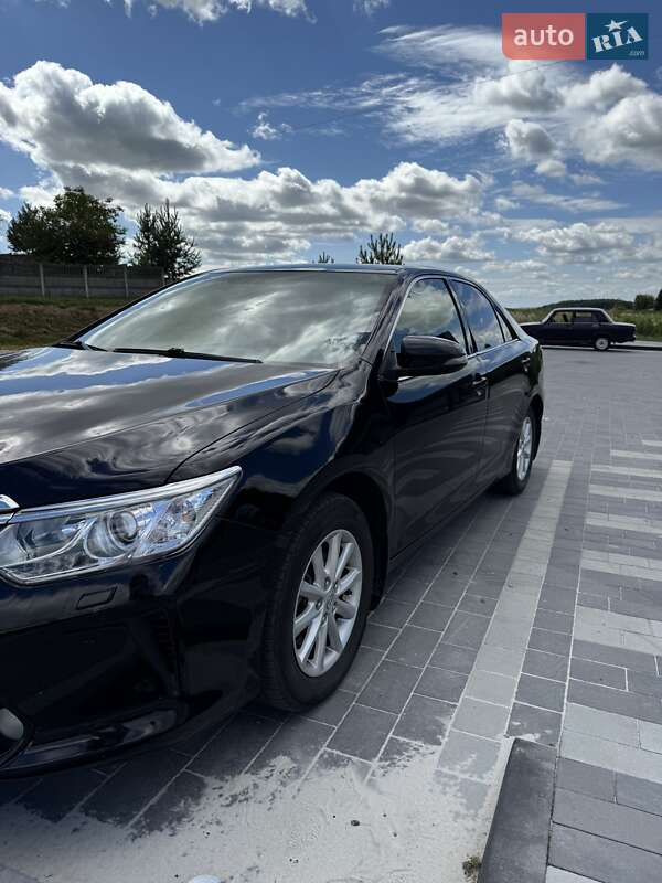 Седан Toyota Camry 2016 в Мостиській