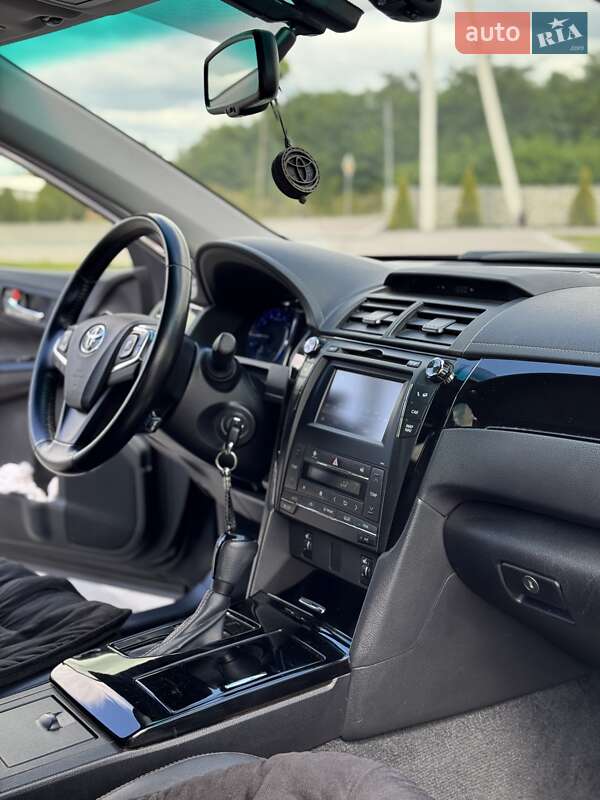 Седан Toyota Camry 2016 в Мостиській