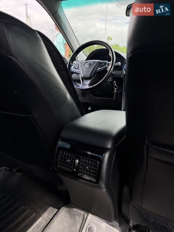 Седан Toyota Camry 2016 в Мостиській