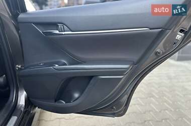 Седан Toyota Camry 2019 в 