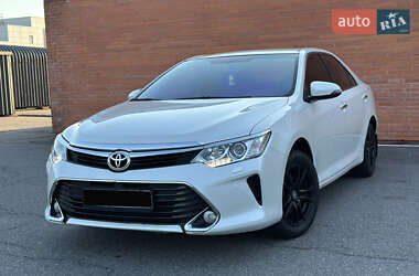 Седан Toyota Camry 2017 в Виннице