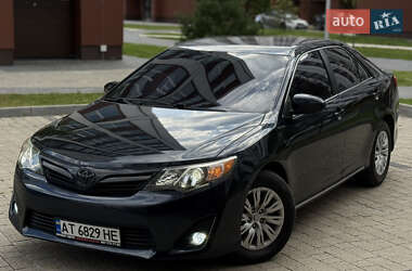 Седан Toyota Camry 2013 в Івано-Франківську