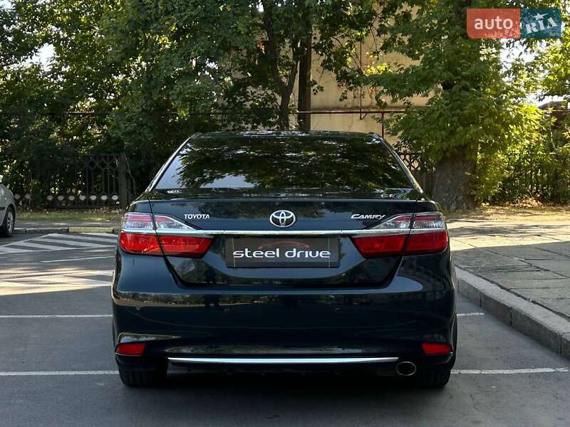 Седан Toyota Camry 2017 в Николаеве