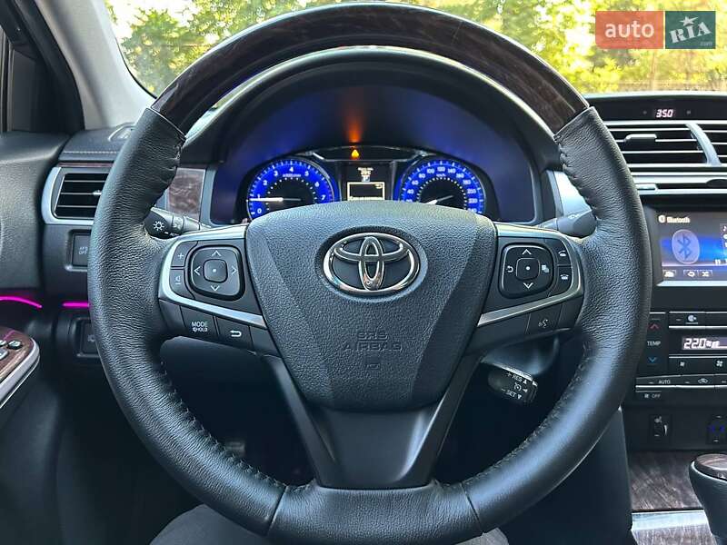 Седан Toyota Camry 2017 в Николаеве