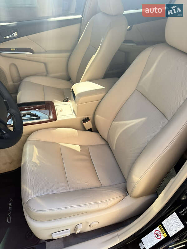 Седан Toyota Camry 2013 в Сумах