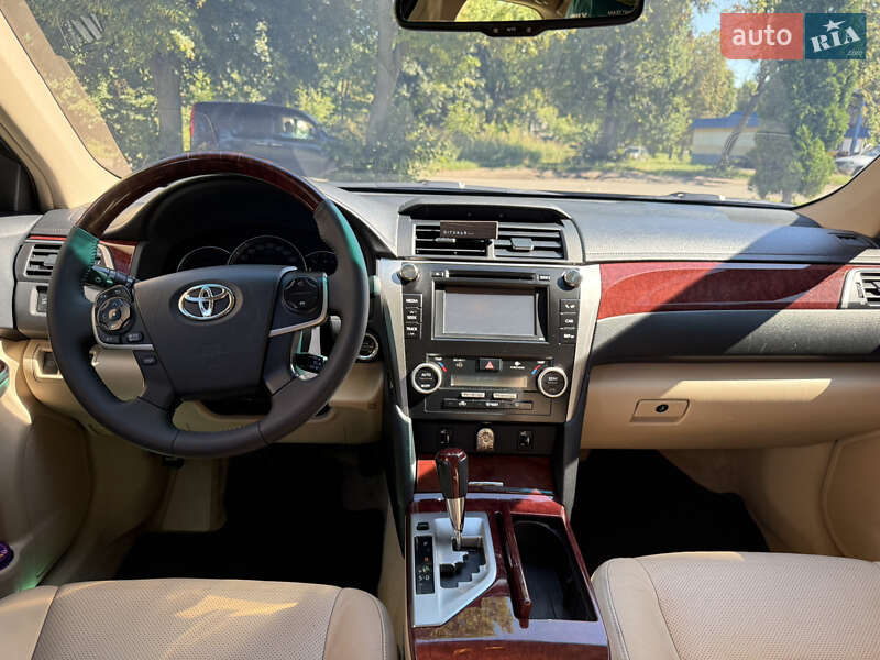 Седан Toyota Camry 2013 в Сумах