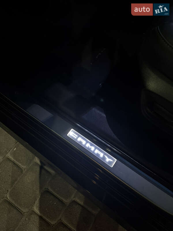 Седан Toyota Camry 2023 в Полтаве