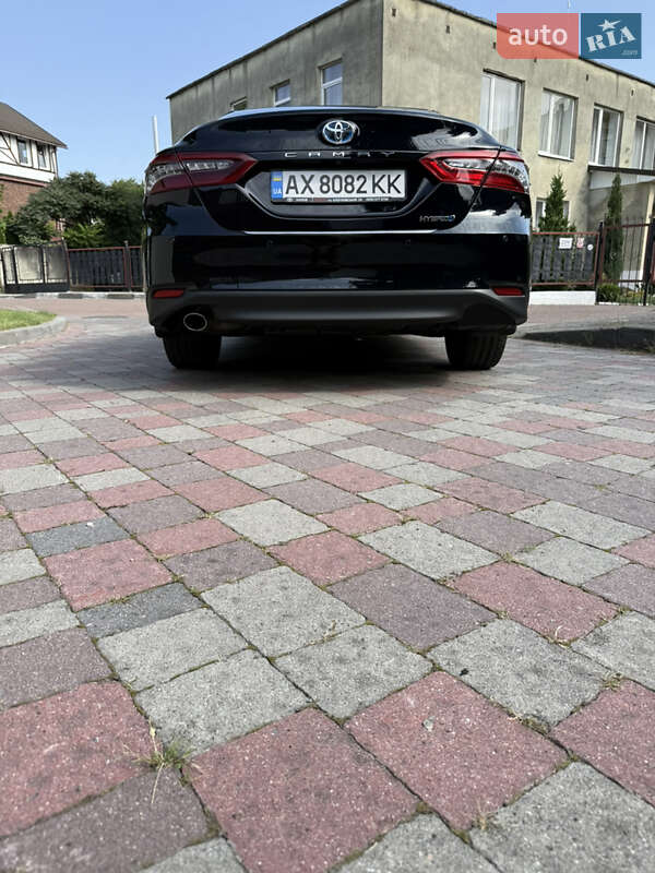 Седан Toyota Camry 2023 в Полтаве