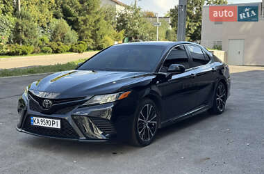 Седан Toyota Camry 2019 в Харкові