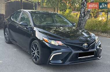 Седан Toyota Camry 2023 в Киеве