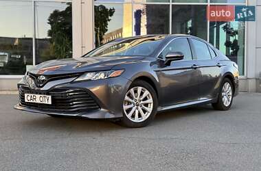 Седан Toyota Camry 2019 в 