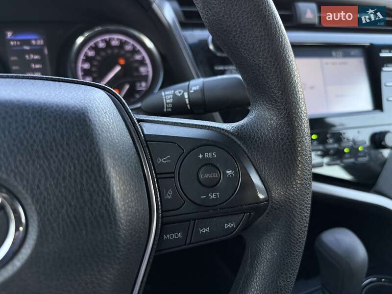 Седан Toyota Camry 2019 в Киеве