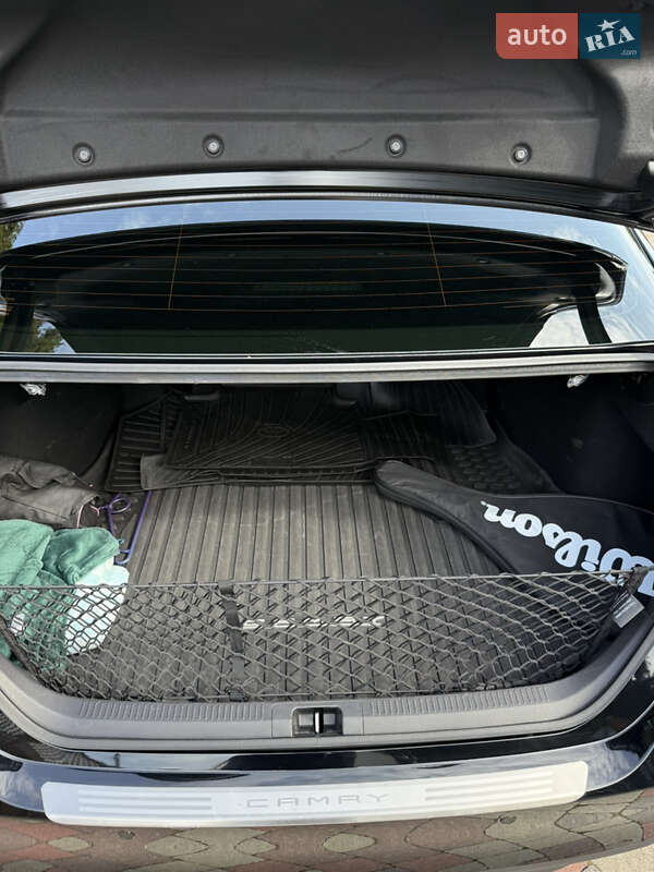 Седан Toyota Camry 2023 в Полтаве