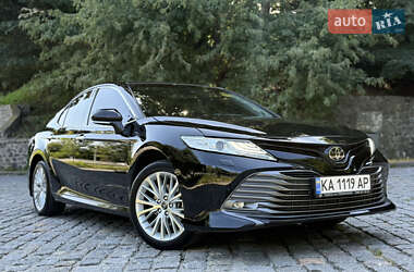 Седан Toyota Camry 2018 в Києві