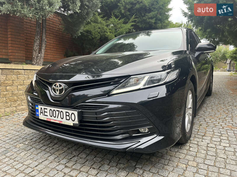 Седан Toyota Camry 2018 в Дніпрі