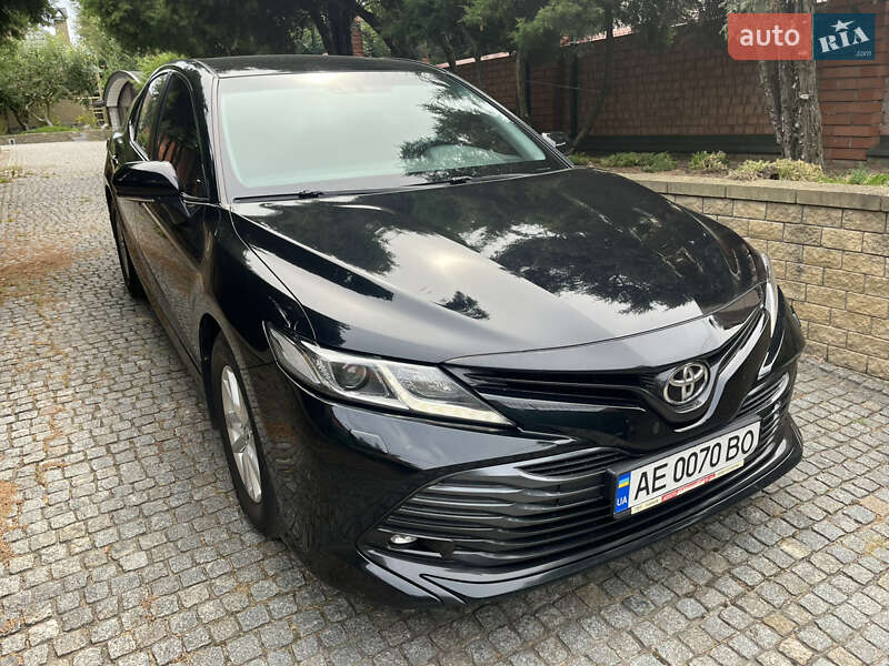 Седан Toyota Camry 2018 в Дніпрі
