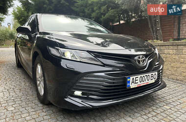 Седан Toyota Camry 2018 в Днепре