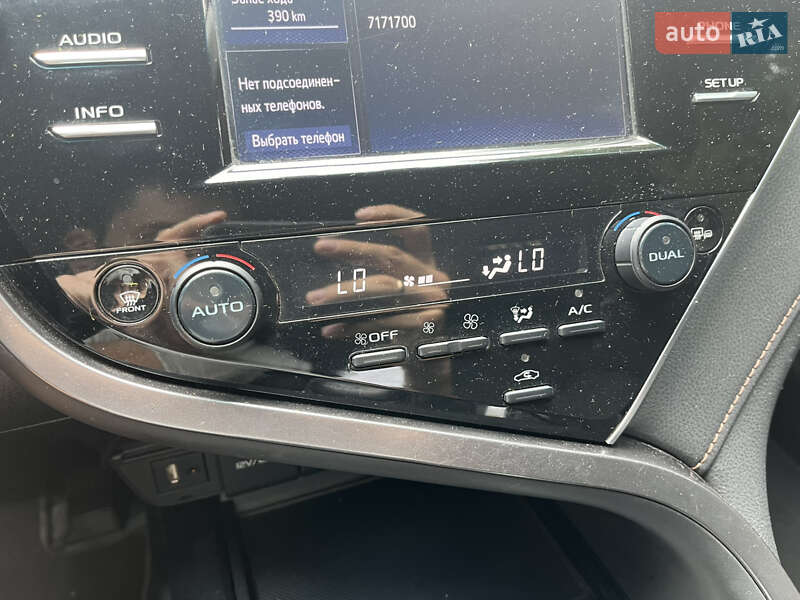 Седан Toyota Camry 2018 в Дніпрі