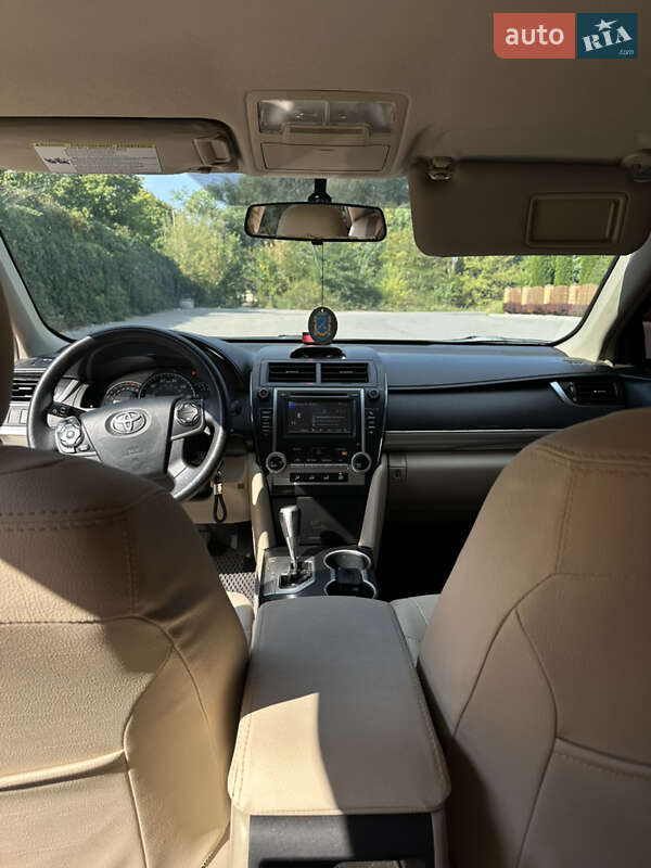 Седан Toyota Camry 2012 в Дніпрі