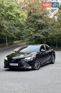Седан Toyota Camry 2017 в Киеве