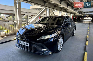 Седан Toyota Camry 2018 в Києві
