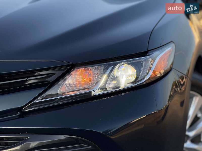 Седан Toyota Camry 2017 в Кривом Роге