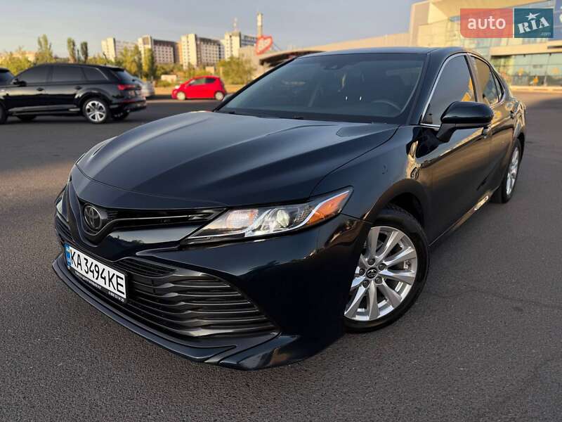 Седан Toyota Camry 2017 в Кривом Роге