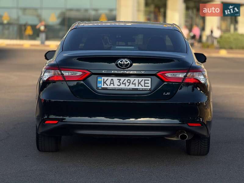 Седан Toyota Camry 2017 в Кривом Роге