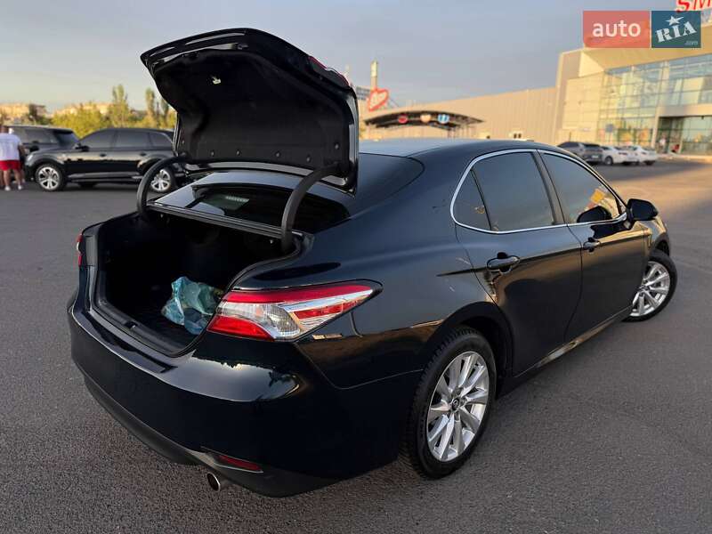 Седан Toyota Camry 2017 в Кривом Роге