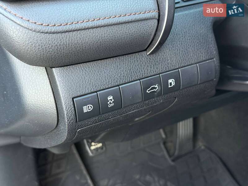 Седан Toyota Camry 2017 в Кривом Роге