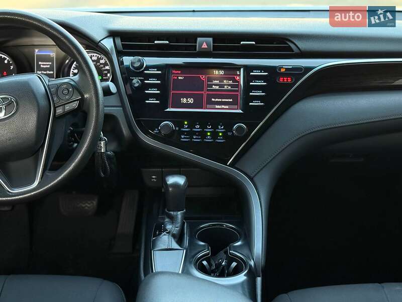 Седан Toyota Camry 2017 в Кривом Роге