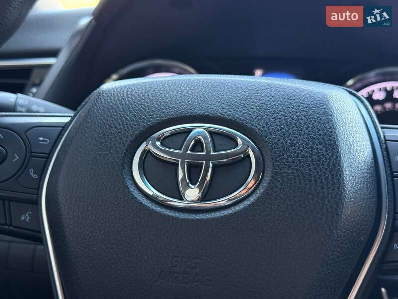 Седан Toyota Camry 2017 в Кривом Роге