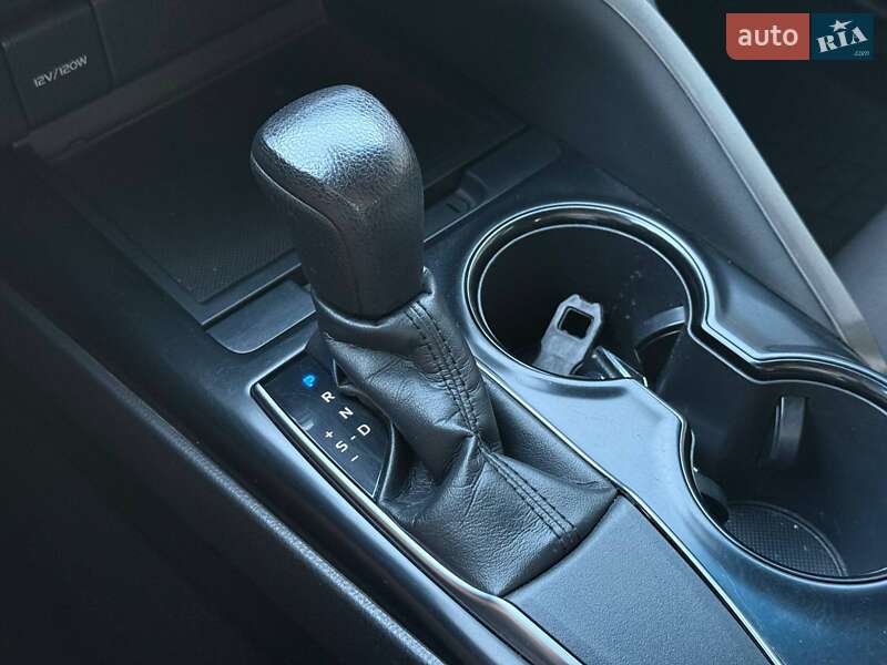 Седан Toyota Camry 2017 в Кривом Роге