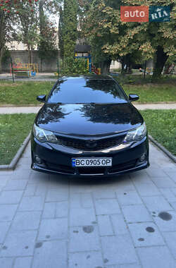 Седан Toyota Camry 2013 в Львові