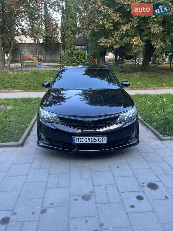 Седан Toyota Camry 2013 в  фото Седан Toyota Camry 2013 в