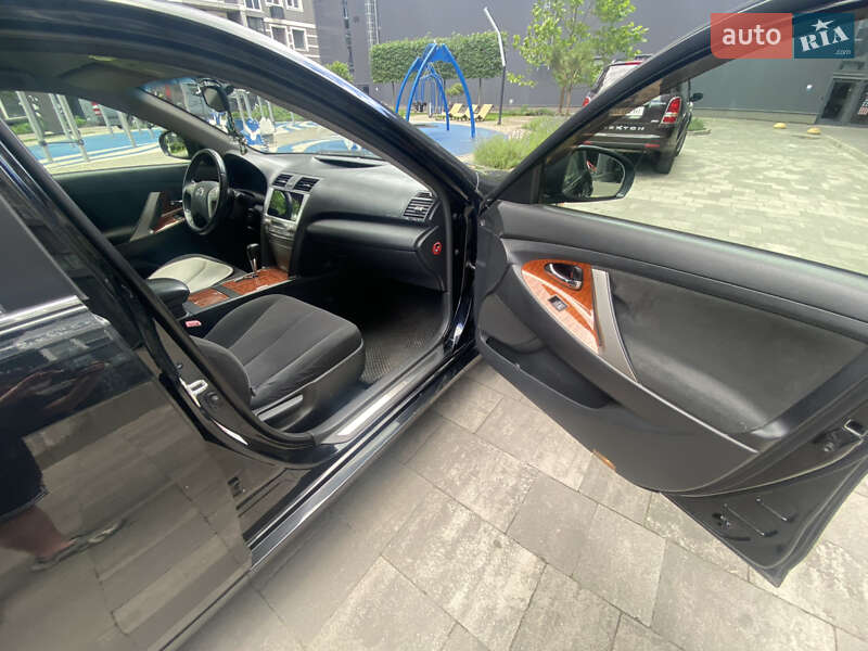 Седан Toyota Camry 2010 в Києві