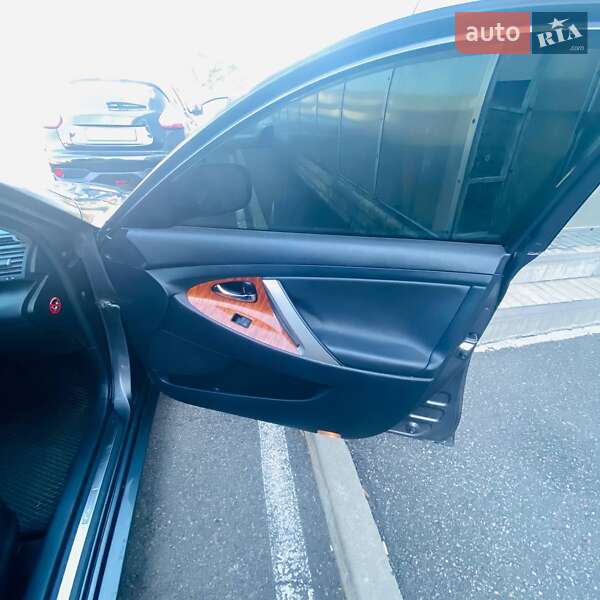 Седан Toyota Camry 2008 в Броварах