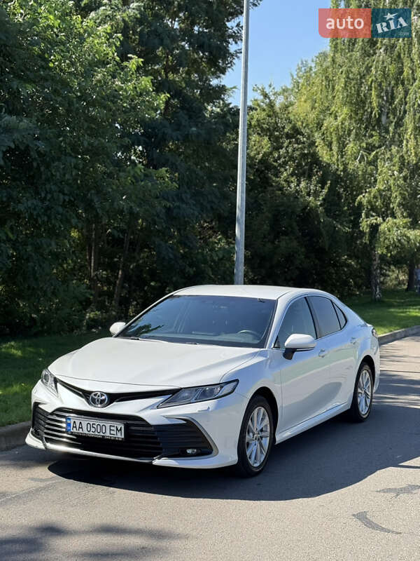 Toyota Camry 2021