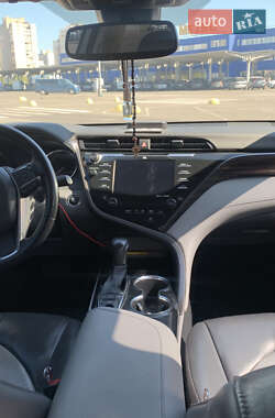 Седан Toyota Camry 2020 в Києві